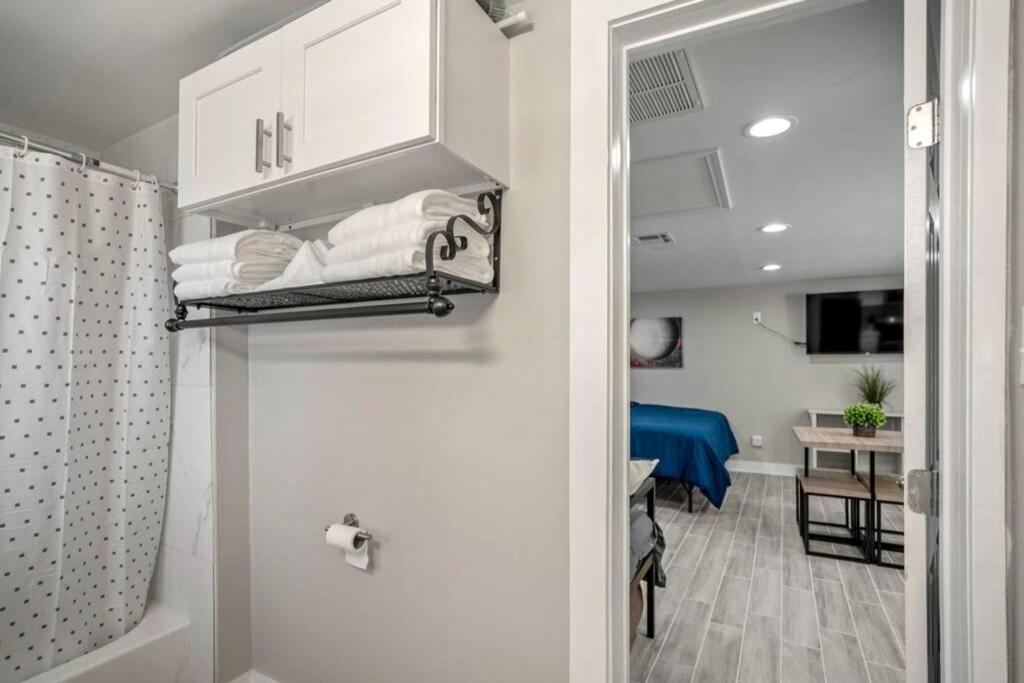 Cosmic Studio At North Downtown Villa Houston Luaran gambar