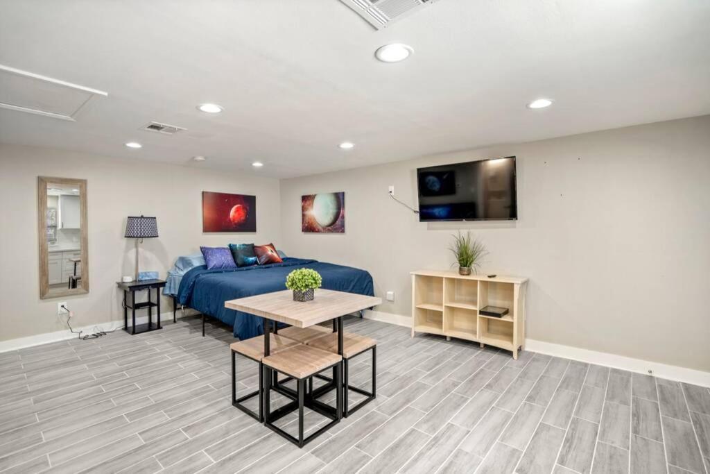 Cosmic Studio At North Downtown Villa Houston Luaran gambar